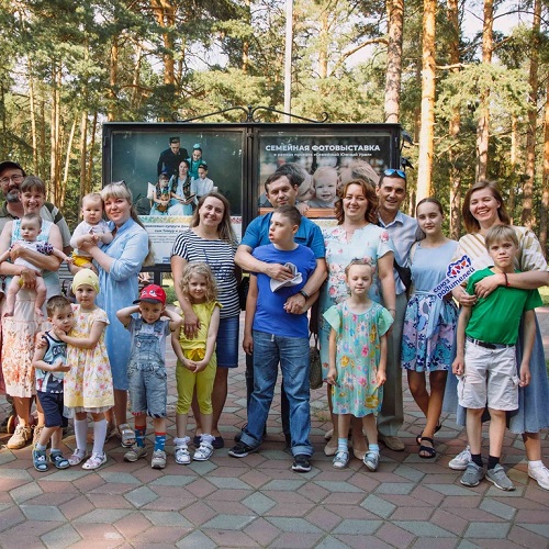 Фотовыставка «Семейный Южный Урал» открылась в парке им.Гагарина
