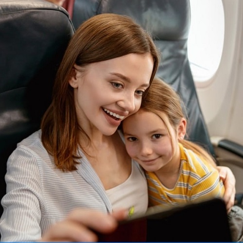 С 1 марта детей в самолете обязаны сажать вместе с родителем - без доплаты